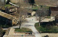 Holiday houses and vacation rentals in Provence and Languedoc, many villas with pools, southern France