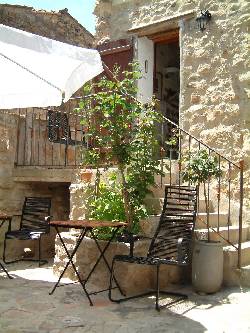 Holiday houses and vacation rentals in Provence and Languedoc, many villas with pools, southern France