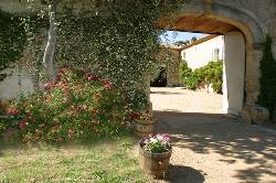 Holiday houses and vacation rentals in Provence and Languedoc, many villas with pools, southern France