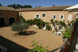 Holiday houses and vacation rentals in Provence and Languedoc, many villas with pools, southern France