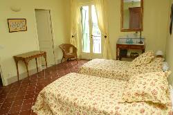Holiday houses and vacation rentals in Provence and Languedoc, many villas with pools, southern France