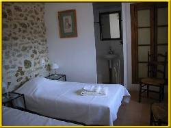 Holiday houses and vacation rentals in Provence and Languedoc, many villas with pools, southern France