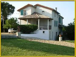 Holiday houses and vacation rentals in Provence and Languedoc, many villas with pools, southern France