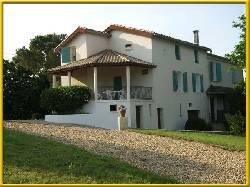 Holiday houses and vacation rentals in Provence and Languedoc, many villas with pools, southern France