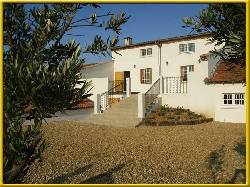 Holiday houses and vacation rentals in Provence and Languedoc, many villas with pools, southern France