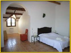 Holiday houses and vacation rentals in Provence and Languedoc, many villas with pools, southern France