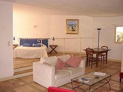 Holiday houses and vacation rentals in Provence and Languedoc, many villas with pools, southern France