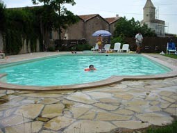Holiday houses and vacation rentals in Provence and Languedoc, many villas with pools, southern France