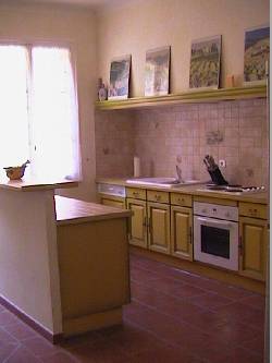 Holiday houses and vacation rentals in Provence and Languedoc, many villas with pools, southern France