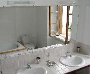 Holiday houses and vacation rentals in Provence and Languedoc, many villas with pools, southern France