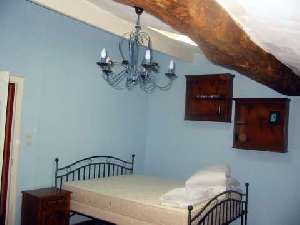 Holiday houses and vacation rentals in Provence and Languedoc, many villas with pools, southern France
