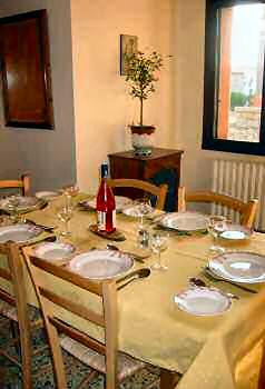 Holiday houses and vacation rentals in Provence and Languedoc, many villas with pools, southern France