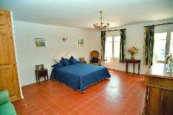 Holiday houses and vacation rentals in Provence and Languedoc, many villas with pools, southern France