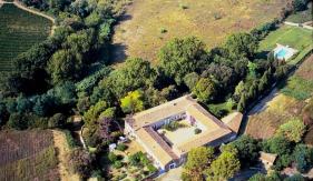 Holiday houses and vacation rentals in Provence and Languedoc, many villas with pools, southern France