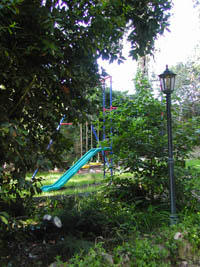Holiday houses and vacation rentals in Provence and Languedoc, many villas with pools, southern France
