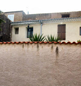 Holiday houses and vacation rentals in Provence and Languedoc, many villas with pools, southern France