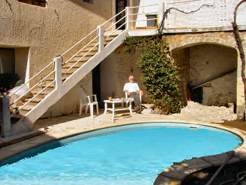 Holiday houses and vacation rentals in Provence and Languedoc, many villas with pools, southern France