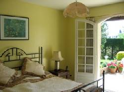 Holiday houses and vacation rentals in Provence and Languedoc, many villas with pools, southern France