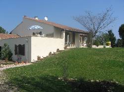 Holiday houses and vacation rentals in Provence and Languedoc, many villas with pools, southern France