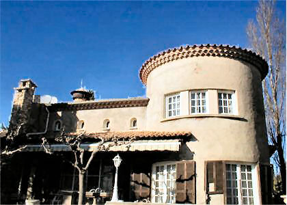 Holiday houses and vacation rentals in Provence and Languedoc, many villas with pools, southern France