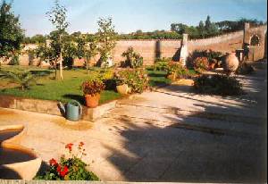 Holiday houses and vacation rentals in Provence and Languedoc, many villas with pools, southern France