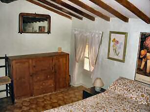 Holiday houses and vacation rentals in Provence and Languedoc, many villas with pools, southern France