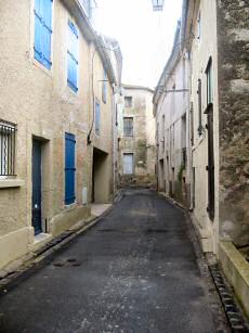 Holiday houses and vacation rentals in Provence and Languedoc, many villas with pools, southern France