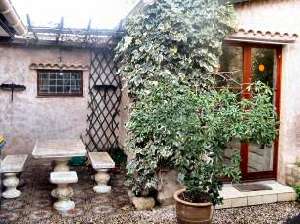 Holiday houses and vacation rentals in Provence and Languedoc, many villas with pools, southern France