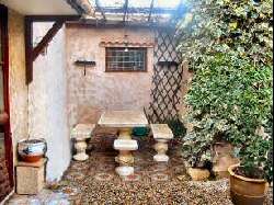 Holiday houses and vacation rentals in Provence and Languedoc, many villas with pools, southern France