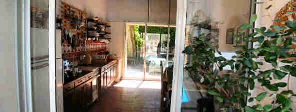 Holiday houses and vacation rentals in Provence and Languedoc, many villas with pools, southern France