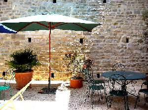 Holiday houses and vacation rentals in Provence and Languedoc, many villas with pools, southern France