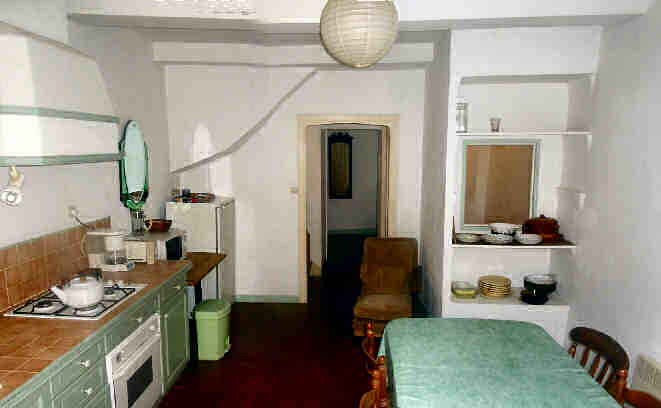 Holiday houses and vacation rentals in Provence and Languedoc, many villas with pools, southern France