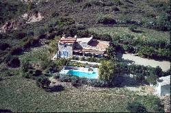 Holiday houses and vacation rentals in Provence and Languedoc, many villas with pools, southern France