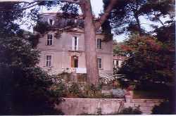 Holiday houses and vacation rentals in Provence and Languedoc, many villas with pools, southern France