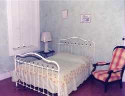 Holiday houses and vacation rentals in Provence and Languedoc, many villas with pools, southern France